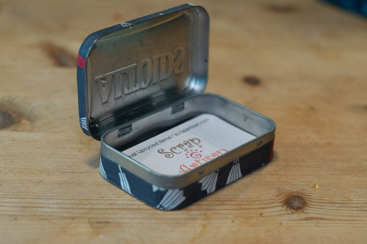 Salvaged Fabric Wrapped Altoid Tins — White Fans on Gray, open